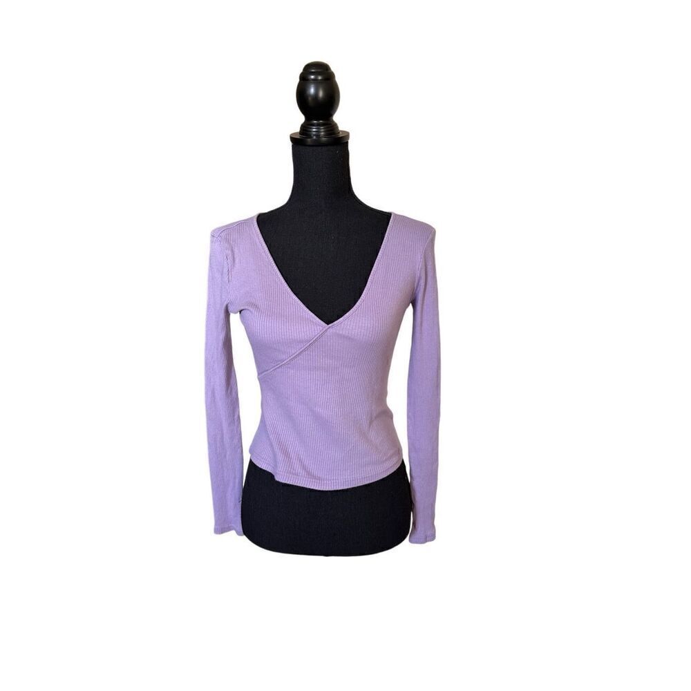 Divided Fitted, long-sleeved purple top in ribbed cotton jersey. V-neck at front